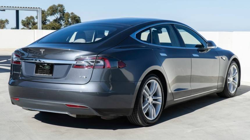 2015 Tesla Model S 5YJSA1E24FF114552