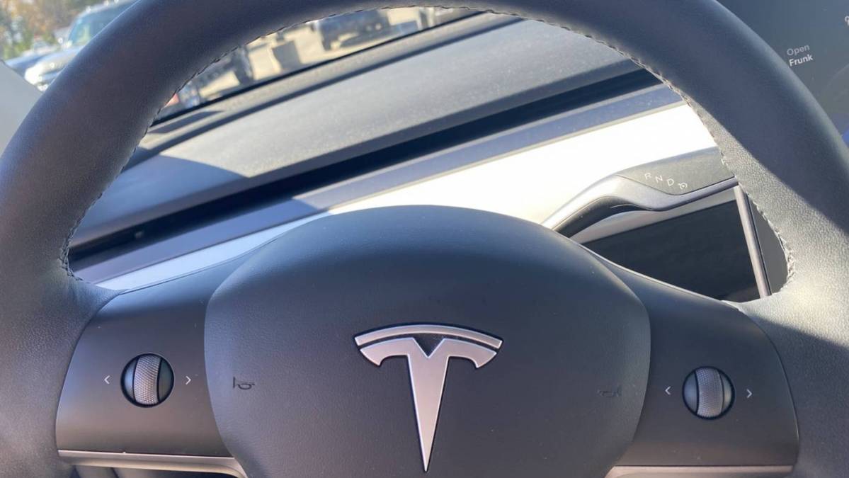 2021 Tesla Model Y 5YJYGDEE2MF301855