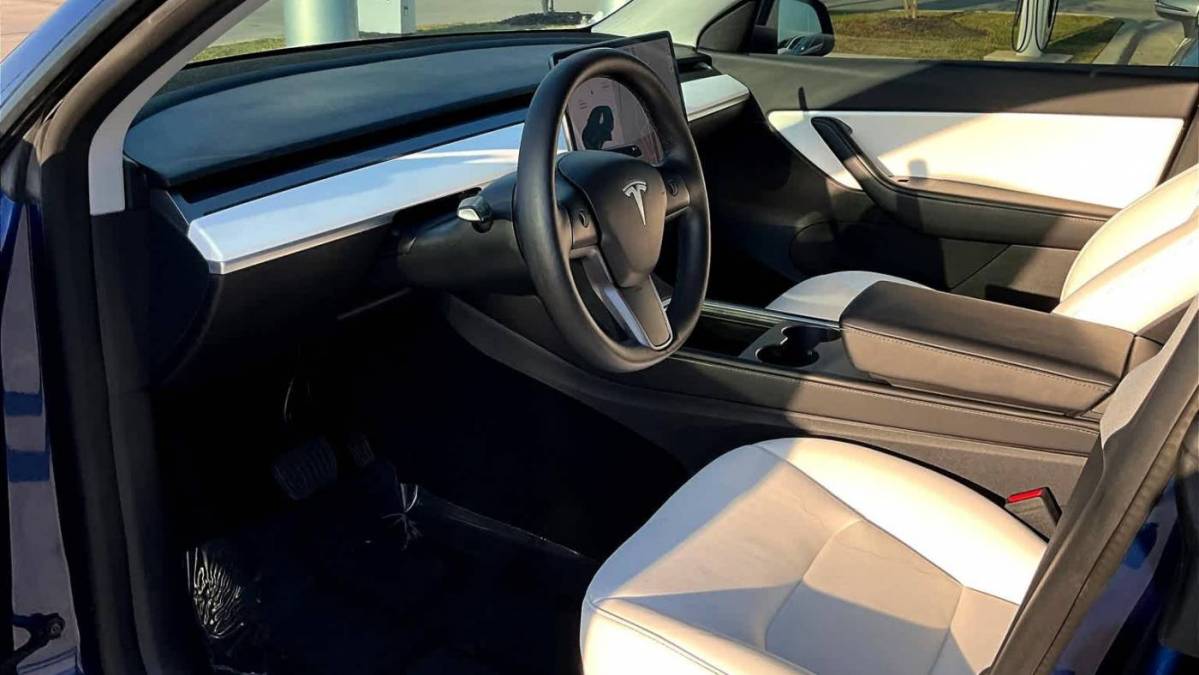 2021 Tesla Model Y 5YJYGDEE8MF230743