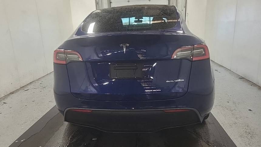 2021 Tesla Model Y 5YJYGDEE2MF063828