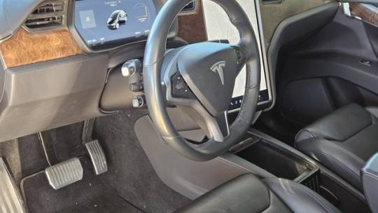 2018 Tesla Model X 5YJXCDE28JF117092