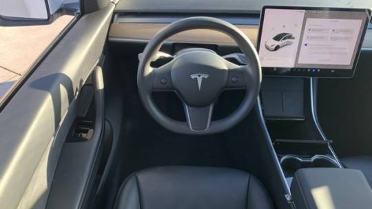 2020 Tesla Model Y 5YJYGDEE7LF004403