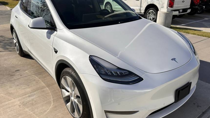 2021 Tesla Model Y 5YJYGDEE7MF066448