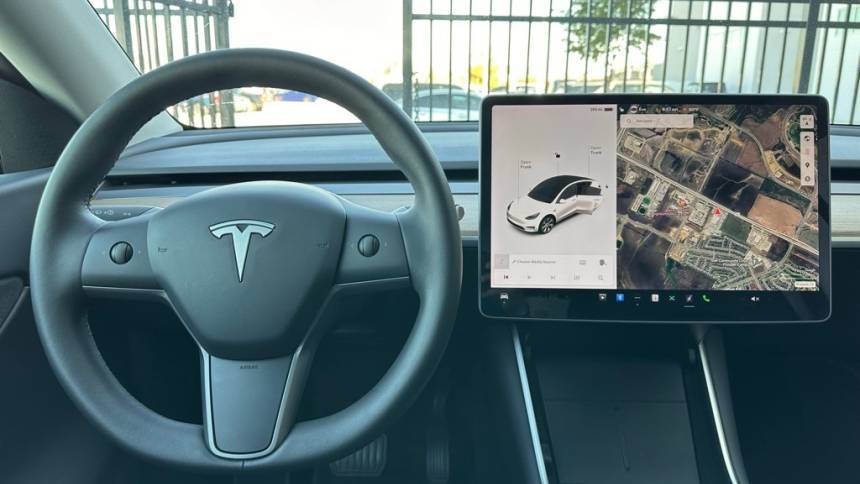 2021 Tesla Model Y 5YJYGDEE7MF066448