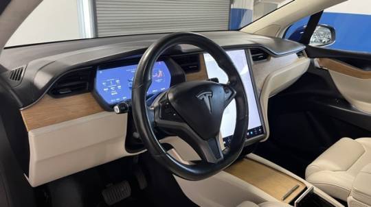 2018 Tesla Model X 5YJXCDE24JF141549