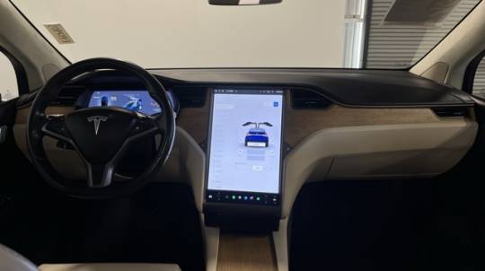 2018 Tesla Model X 5YJXCDE24JF141549