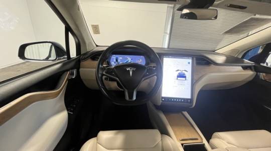 2018 Tesla Model X 5YJXCDE24JF141549