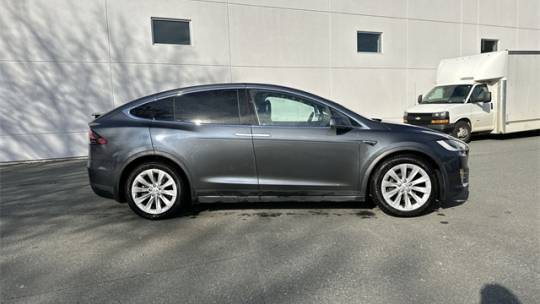 2017 Tesla Model X 5YJXCAE20HF077955