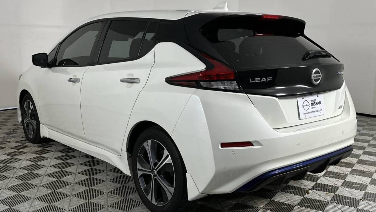 2022 Nissan LEAF 1N4AZ1CV2NC562288