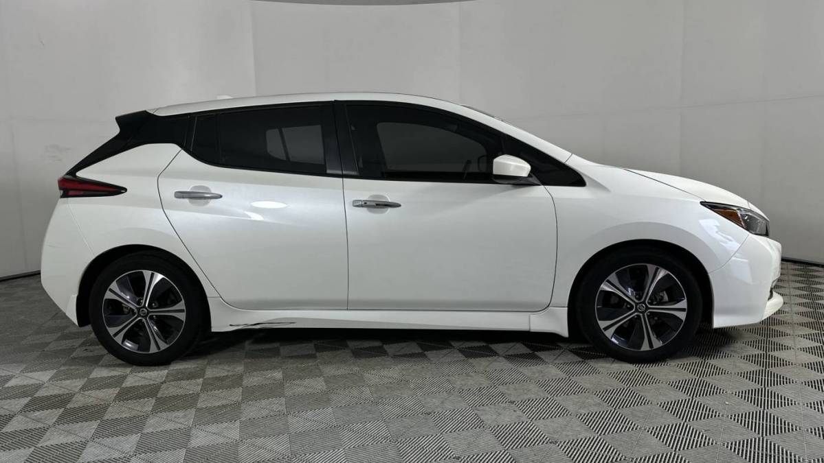 2022 Nissan LEAF 1N4AZ1CV2NC562288