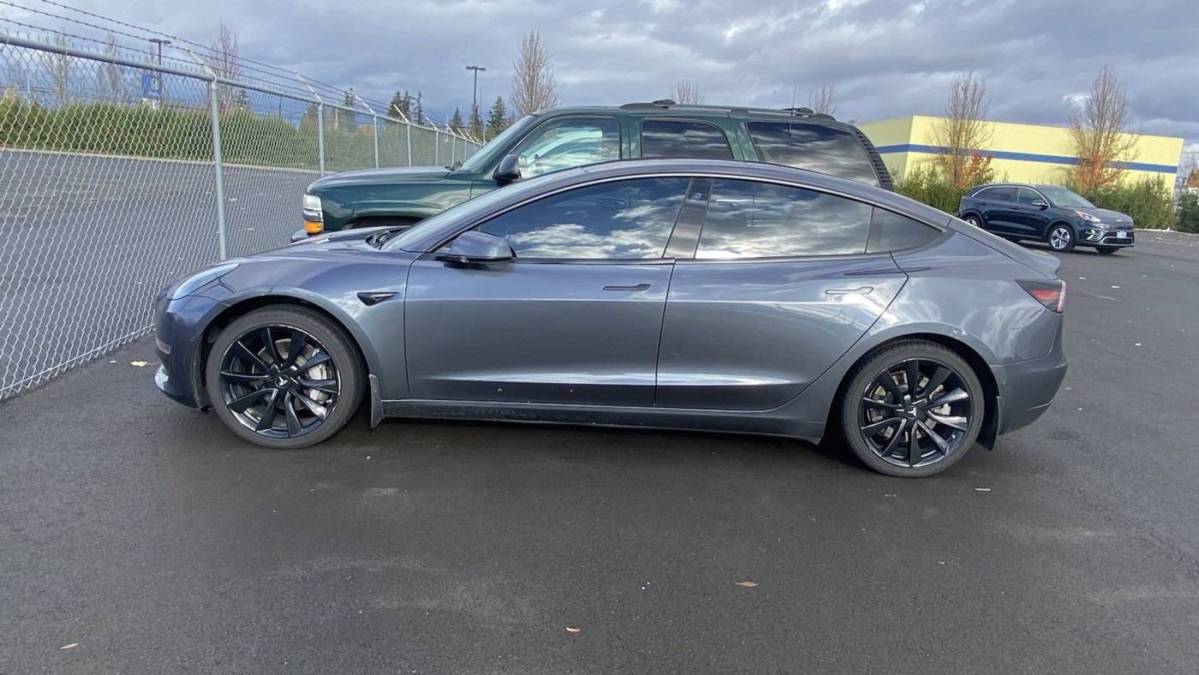 2018 Tesla Model 3 5YJ3E1EA7JF110181