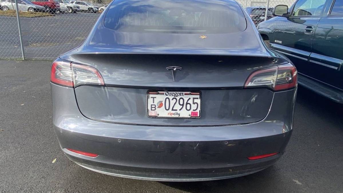 2018 Tesla Model 3 5YJ3E1EA7JF110181