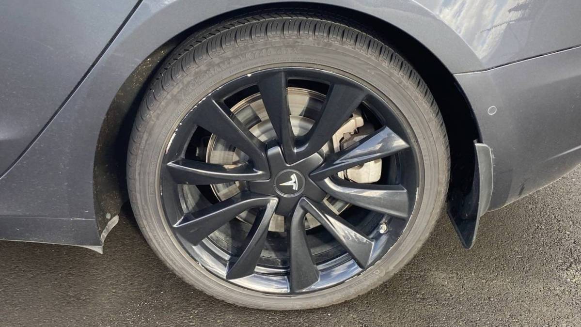 2018 Tesla Model 3 5YJ3E1EA7JF110181