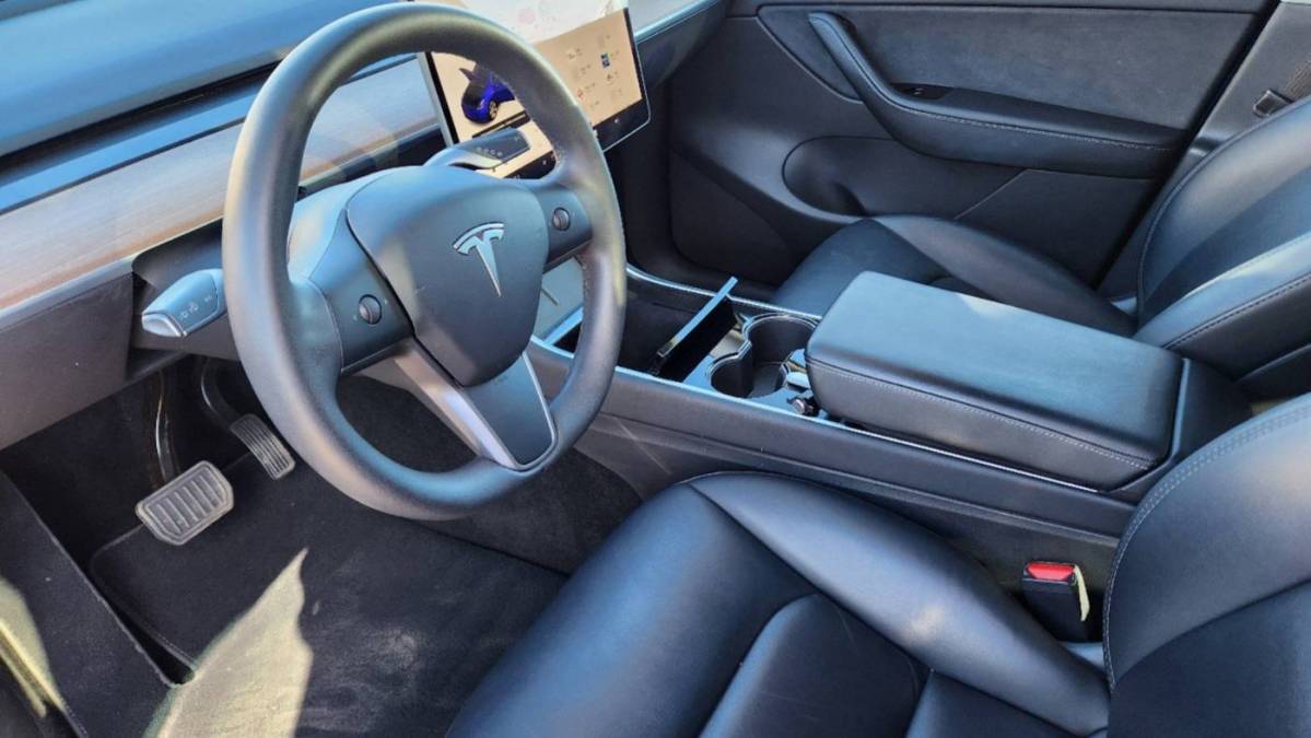 2021 Tesla Model Y 5YJYGDEE5MF069008