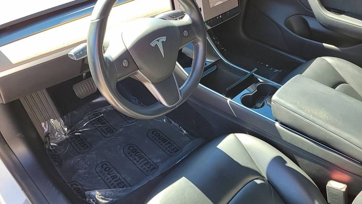 2019 Tesla Model 3 5YJ3E1EB4KF365171