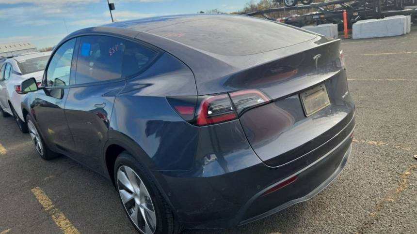 2021 Tesla Model Y 5YJYGAEE6MF285884