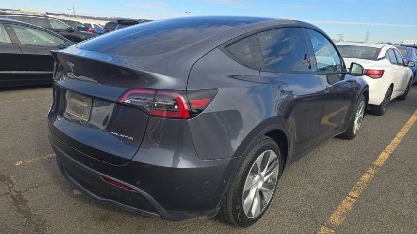 2021 Tesla Model Y 5YJYGAEE6MF285884