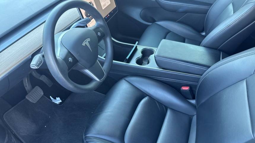 2021 Tesla Model Y 5YJYGDEE0MF077274