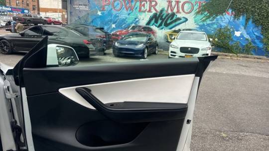 2021 Tesla Model Y 5YJYGDEE7MF088059