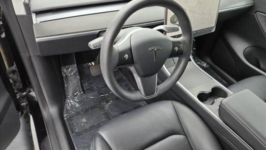 2021 Tesla Model Y 5YJYGDEEXMF093921