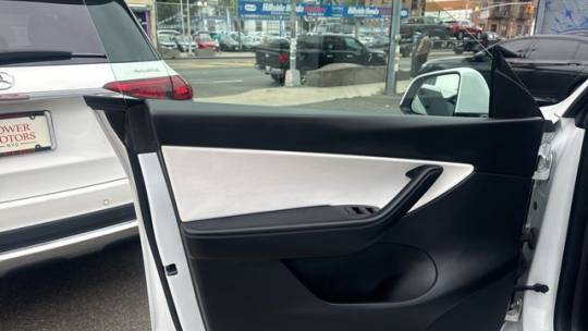 2021 Tesla Model Y 5YJYGDEE7MF088059