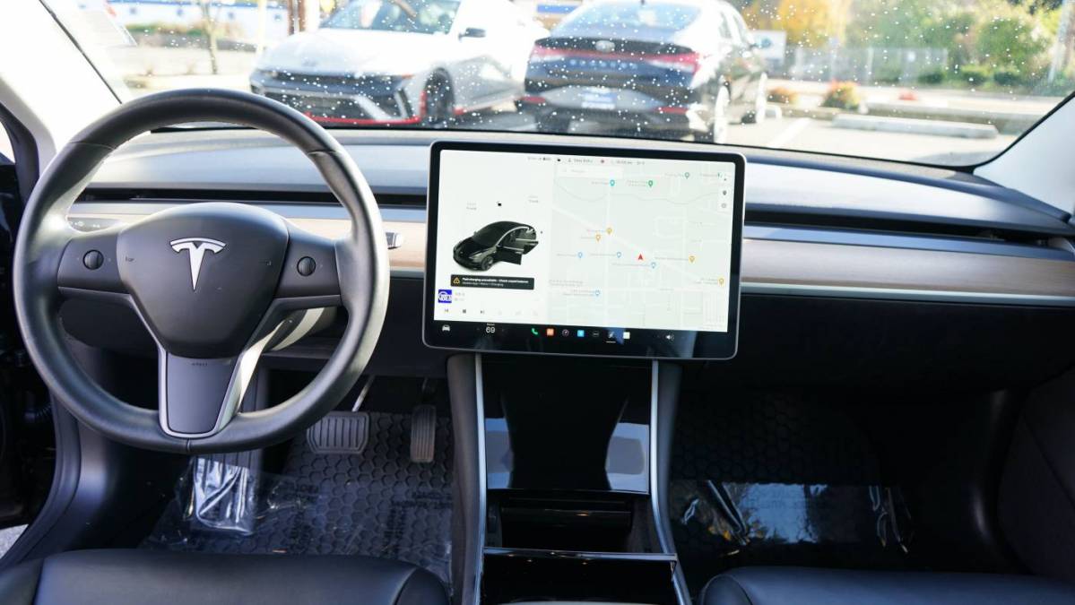 2018 Tesla Model 3 5YJ3E1EA9JF157390