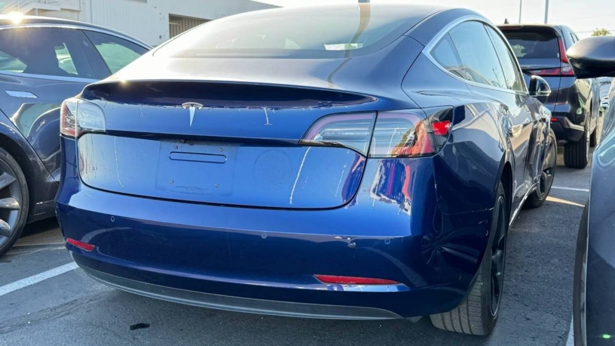 2018 Tesla Model 3 5YJ3E1EA4JF124801