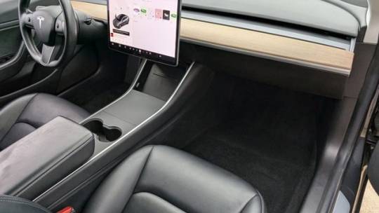 2019 Tesla Model 3 5YJ3E1EB6KF390329