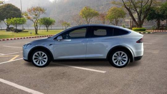 2018 Tesla Model X 5YJXCAE27JF140975