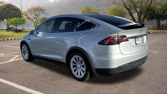 2018 Tesla Model X 5YJXCAE27JF140975