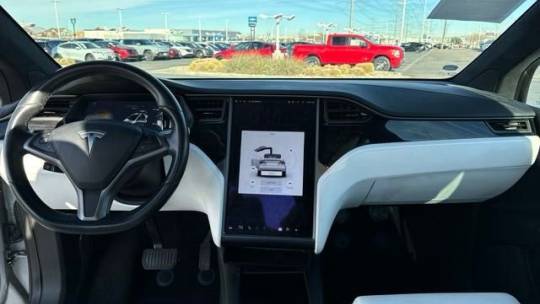 2018 Tesla Model X 5YJXCAE27JF140975