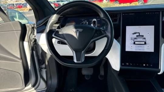 2018 Tesla Model X 5YJXCAE27JF140975