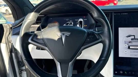 2018 Tesla Model X 5YJXCAE27JF140975