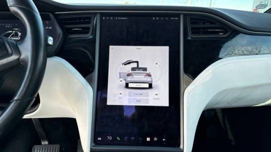 2018 Tesla Model X 5YJXCAE27JF140975