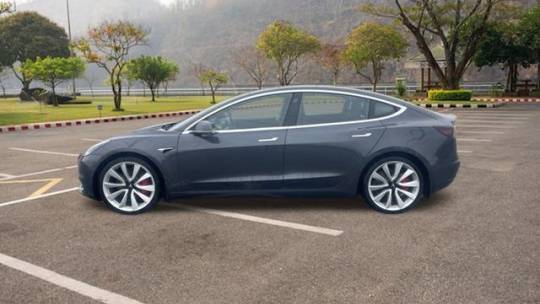 2018 Tesla Model 3 5YJ3E1EB7JF082858