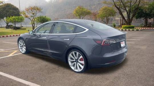 2018 Tesla Model 3 5YJ3E1EB7JF082858