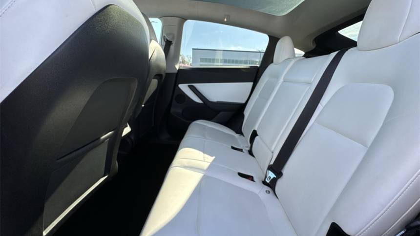 2021 Tesla Model Y 5YJYGDEEXMF075936