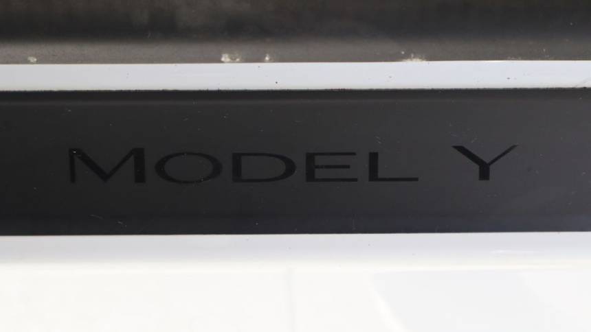 2021 Tesla Model Y 5YJYGDEE1MF078577