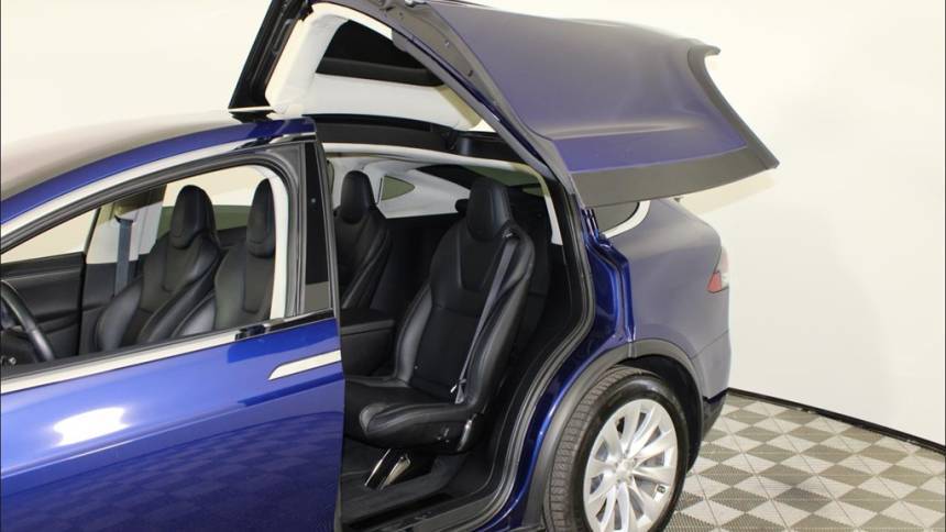 2018 Tesla Model X 5YJXCBE21JF133882