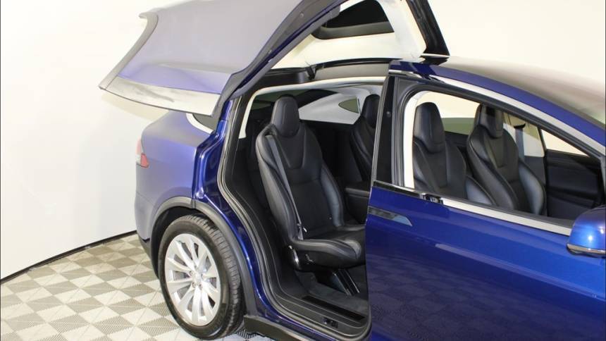 2018 Tesla Model X 5YJXCBE21JF133882