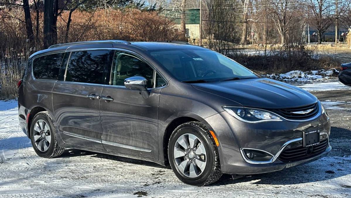 2018 Chrysler Pacifica Hybrid 2C4RC1N74JR159136