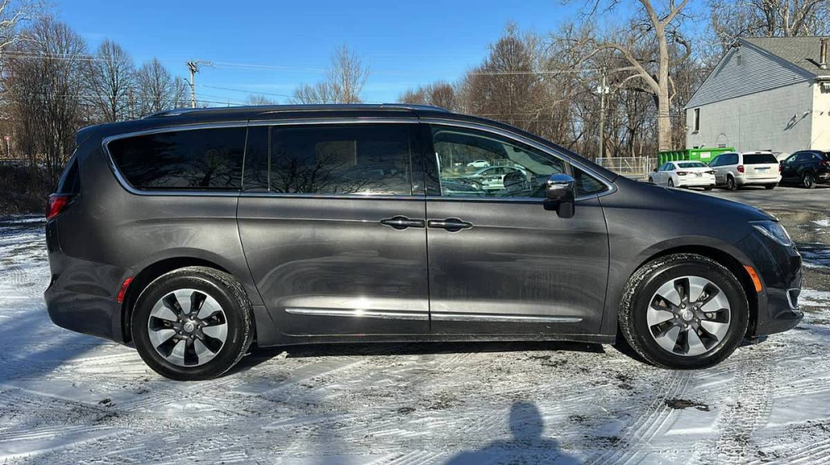 2018 Chrysler Pacifica Hybrid 2C4RC1N74JR159136