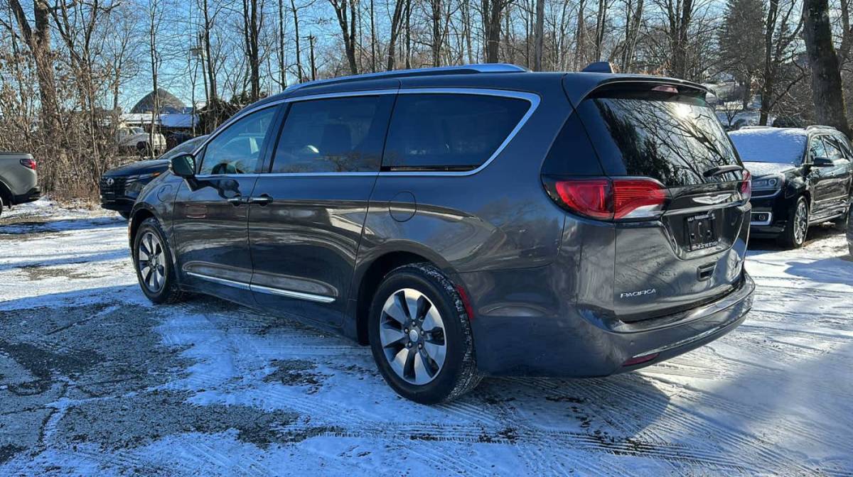 2018 Chrysler Pacifica Hybrid 2C4RC1N74JR159136