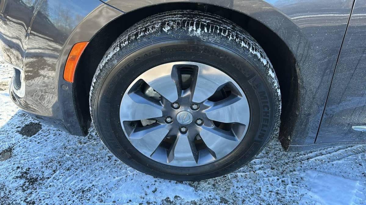 2018 Chrysler Pacifica Hybrid 2C4RC1N74JR159136