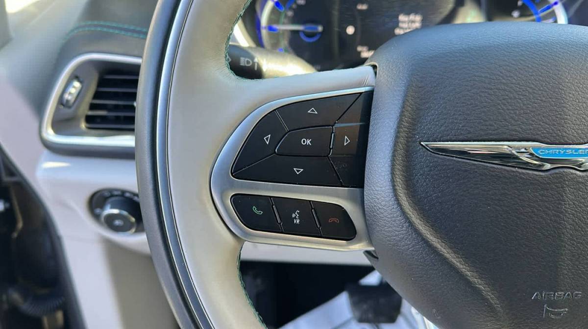 2018 Chrysler Pacifica Hybrid 2C4RC1N74JR159136