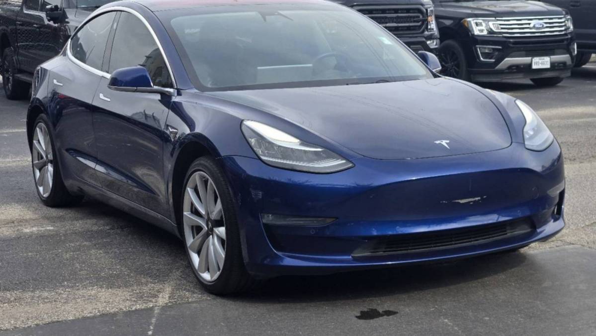 2018 Tesla Model 3 5YJ3E1EA5JF011181