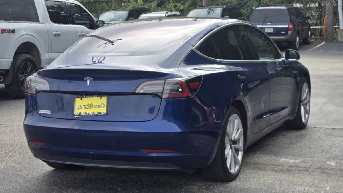 2018 Tesla Model 3 5YJ3E1EA5JF011181