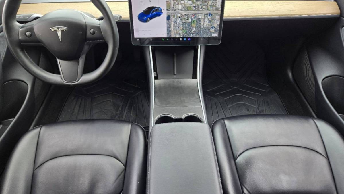 2018 Tesla Model 3 5YJ3E1EA5JF011181