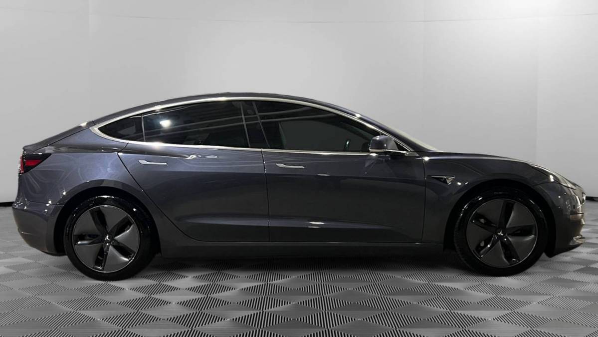 2018 Tesla Model 3 5YJ3E1EB4JF084857