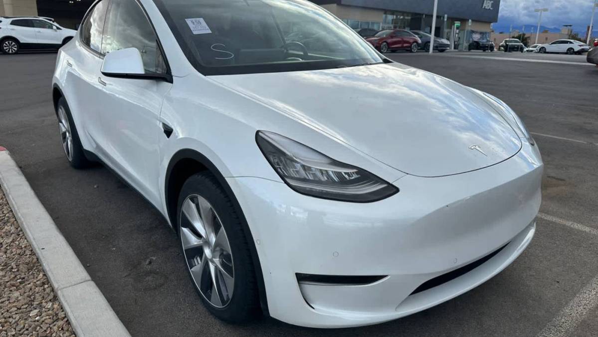 2020 Tesla Model Y 5YJYGDEE6LF052717